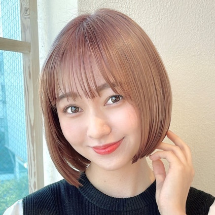 前下がりストレートボブと明るめ「ミルクティーベージュ」で夏を先取り