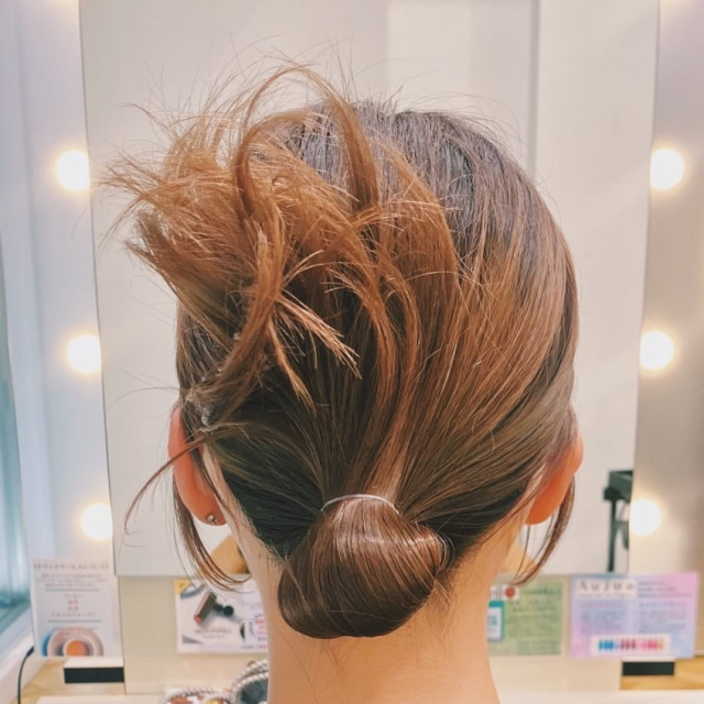 お団子メーカー ヘアアレンジ まとめ髪 アップスタイル ベージュ