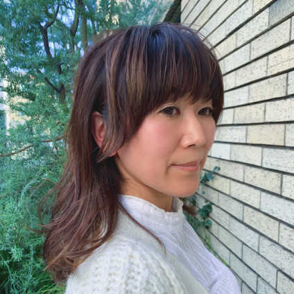 大人使用の姫バングはセミロングと重めのレイヤーで決まり