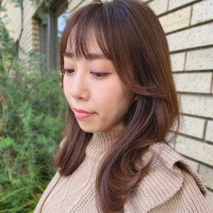 たるみ補正スタイルで若返り！大人のシースルーセミロング