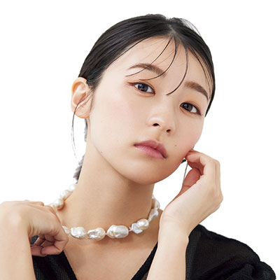 【最旬眉】いい女風♪ 小悪魔的魅力を演出できる甘め眉×辛めライン｜眉とアイラインで垢抜ける！