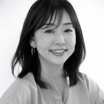 「白シャツが似合う肌を目指して」美的GRAND編集長 天野佳代子によるキレイの指針｜美的GRAND