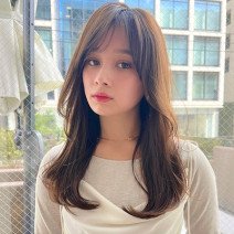 色っぽ見えで骨格カバーも！今どきロングは、顔まわりでふんわり感を｜最旬ヘアカタログ