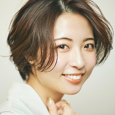 パーマ×ハンサムショートで柔らか見せ！ツヤ感アップの春ヘア｜最旬ヘアカタログ
