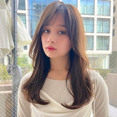 色っぽ見えで骨格カバーも！今どきロングは、顔まわりでふんわり感を｜最旬ヘアカタログ