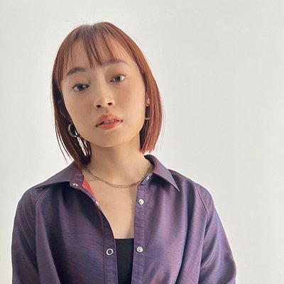 ストレートヘアで梅雨対策！ツヤ感たっぷりのスタイリッシュボブ｜最旬ヘアカタログ