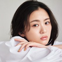 角栓を指で押し出すのは肌に悪い？ 頬の毛穴が目立つ原因はたるみ？｜「毛穴」にまつわるウソ、ホント