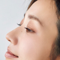 キラキラすればいいわけではない。清潔感のある大人のポイントメイク｜美的GRAND