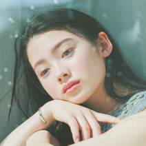 朝露と若葉が紡ぐ大人の関係に魅せられて。｜青葉が揺れる、初夏メイクvol.3