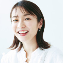 食べて飲んでデトックス！内山理名さんや石井美保さんが実践する「腸活デトックス」を大公開｜美的GRAND