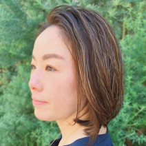 白髪ぼかしで立体感が生まれる！大人のローレイヤーボブ