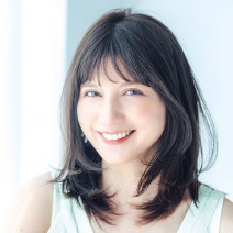 【セミロング】梅雨のお悩みを解決するヘアケア＆カット方法｜重めシルエット＆“透け感”で爽やかスタイル