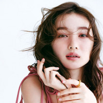 SUQQUの大人気アイシャドウパレットが超使える！ 夏を意識した色っぽアイ♡｜H&M福岡玲衣さんが提案