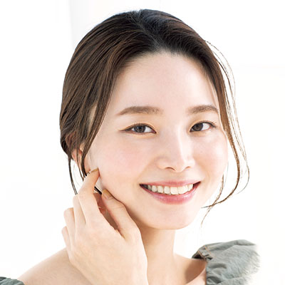 すっきり大人っぽ顔に変身！ 甘眉×辛めアイラインで優しげな目元になれる♪