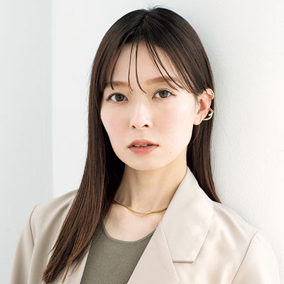 オフィスメイクにもおすすめ！ くっきり目元が印象的な眉＆アイラインを人気H&Mが提案