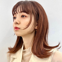 フェイスレイヤーで小顔効果抜群の外ハネミディ！ピレンジで柔らか見せも｜最旬ヘアカタログ