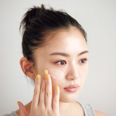 【目指せ毛穴レス肌】夏でも保湿はマスト！ 乳液or軽めクリームで潤いを閉じ込める♪