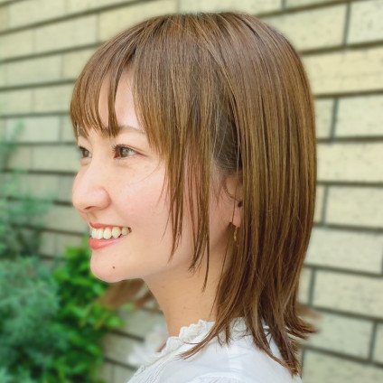 オリーブグレージュとマッシュバングの大人可愛い外ハネボブ