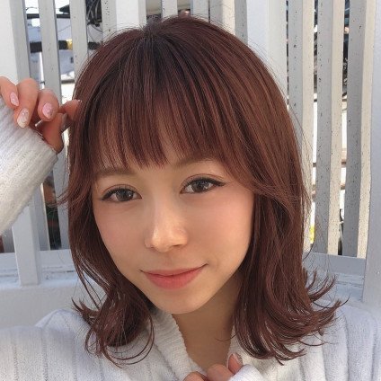 イルミナカラーの夏色コーラルと外ハネボブで小顔ヘアに