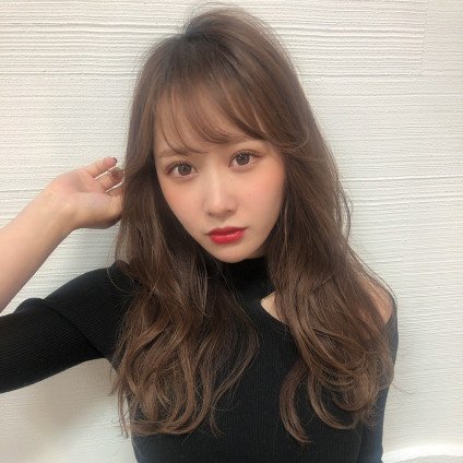 王道モテヘアはロングレイヤー巻き髪とシースルー前髪で