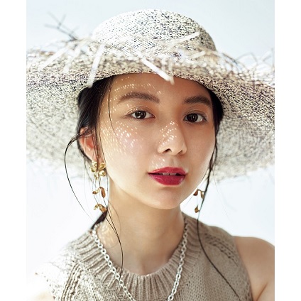 上白石萌歌さんが大胆イメチェン！『美的』8月号で “太陽光盛れ”夏