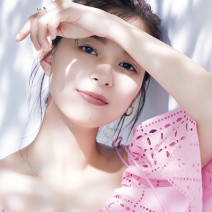 芳根京子さん「スキンケアが大好き！ 肌状態に合わせて使うアイテムを替えています」｜『美的』表紙スペシャルインタビュー
