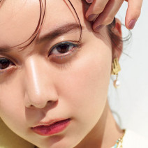 上白石萌歌さんが今年旬な夏メイクに挑戦｜オペラの寒色カラーマスカラで夏らしい色どりをプラス
