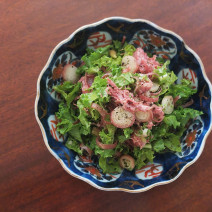 野菜の王様・ケールをモリモリ食べたくなる旨味サラダ！「ケールとみょうが、コンビーフのサラダ」Today’s SALAD #208
