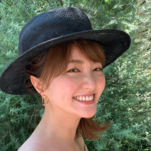 ねじりアレンジで夏に帽子が似合うリゾートスタイルに