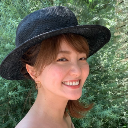ねじりアレンジで夏に帽子が似合うリゾートスタイルに