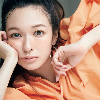 【最旬】大人のカジュアルヌーディメイク｜カラフルなのに抜け感があってしゃれ見えする理由は？