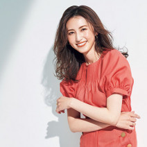 お出かけポーチの中身も気になる！ 有村実樹の「24h美キープの秘訣」を大公開