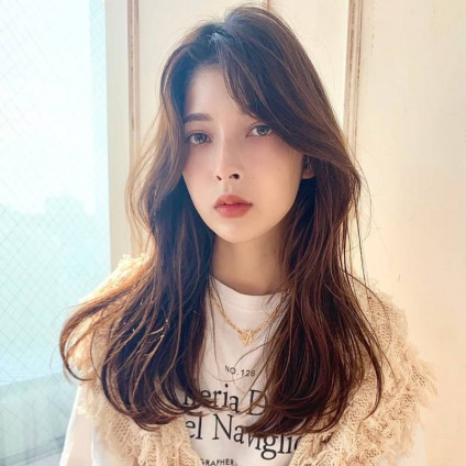 くびれロングの小顔見せ韓国モテお姉さんヘア