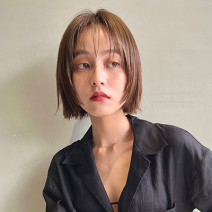 フェースレイヤーでおしゃれに！すっきり見せのあごラインボブ｜最旬ヘアカタログ