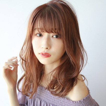 秋色「ココアブラウン」でシックな大人ミディアムヘアに