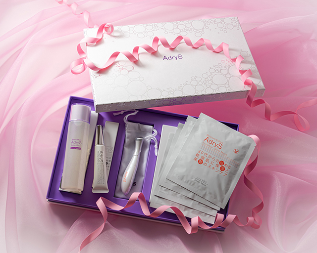 【アドライズ×クリスマスコフレ2022】薬用保湿＆薬用美白をかなえるスペシャルセットは冬のスキンケアのマストハブ！お試し用にも♪