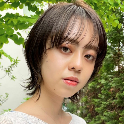 トレンドのボブルフに透明感のオリーブグレージュでハンサムヘアに