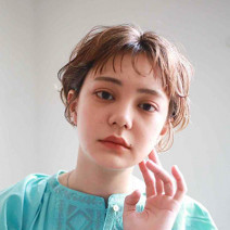 オン眉ショートで可愛く！時短でお洒落を叶えるパーマヘア｜最旬ヘアカタログ