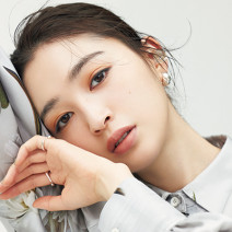 RMKの極細グレーペンシルで抜け感のある今どき眉をゲット｜人気Ｈ＆Ｍが提案
