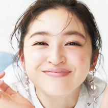 透明感のある目元は「ピンク×水色」のアイシャドウで作る！｜人気H&Mおすすめの秋メイクを伝授