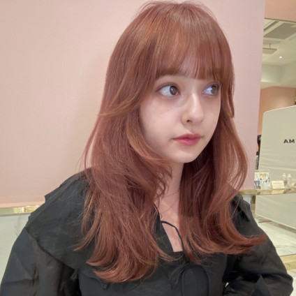 ピンク系とふんわりセミロングのガーリー盛りスタイル