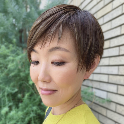 秋冬におすすめな大人ストレートベリーショートのハイライトスタイル