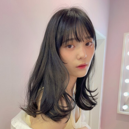 夏のダメージヘアを補正する「ミントグレージュ」の秋色スタイル
