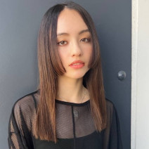 前髪なしのロングのストレート×姫バングは小顔見せ効果抜群