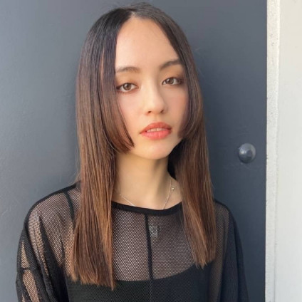 前髪なしのロングのストレート×姫バングは小顔見せ効果抜群