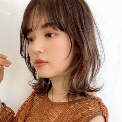 大人の外ハネボブルフとグラデーションカラーのお洒落スタイルで秋冬を楽しむ