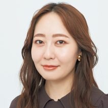 「面長を小顔に見せたい…」シェーディングとチークの合わせ技で小顔に♪｜プロの簡単テクを大公開