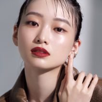 グッチの赤マットリップで上品でこなれたハンサム美人顔に｜最旬美人顔メイク