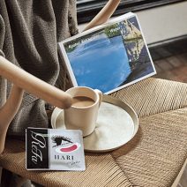 秋の夜長に目元をケアしながら心の癒しも…おすすめのシートマスク＆本をご紹介