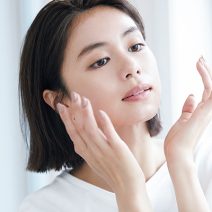 化粧水は手のひらたっぷり、洗顔するようにじゃぶじゃぶ保湿！｜長井かおりさんおすすめのアイテムでケア